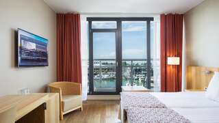 Отель Hestia Hotel Europa Таллин Улучшенный двухместный номер с 1 кроватью или 2 отдельными кроватями и балконом-1